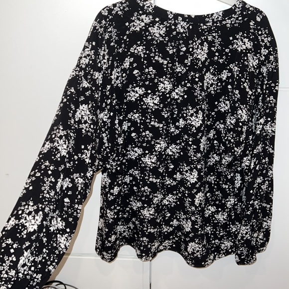 Dainty Black & White Floral Rayon Blouse - Picture 4 of 5